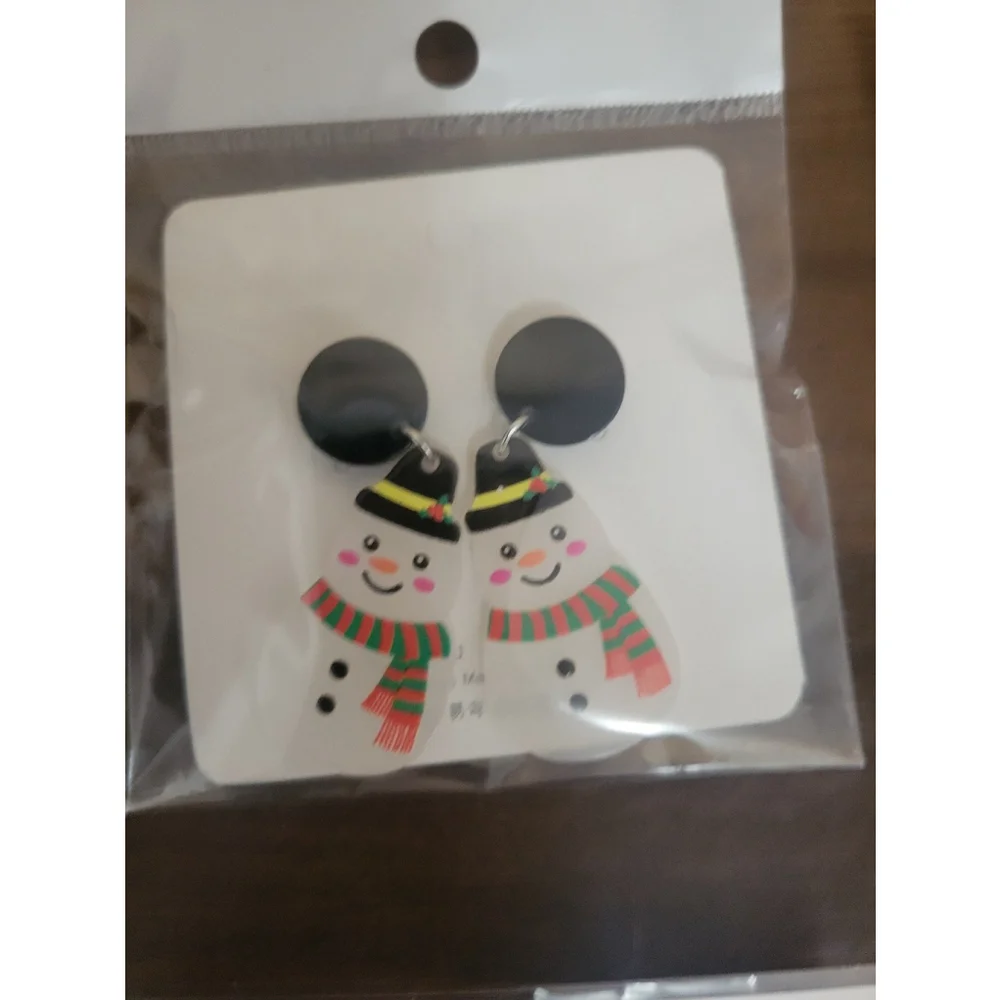 NWT- Set of 6 pairs -Acrylic Christmas earrings